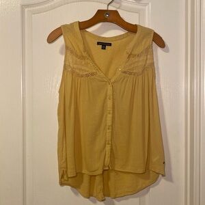 American Eagle Outfitters Women’s Yellow Sleeveless Blouse Size Small NWOT